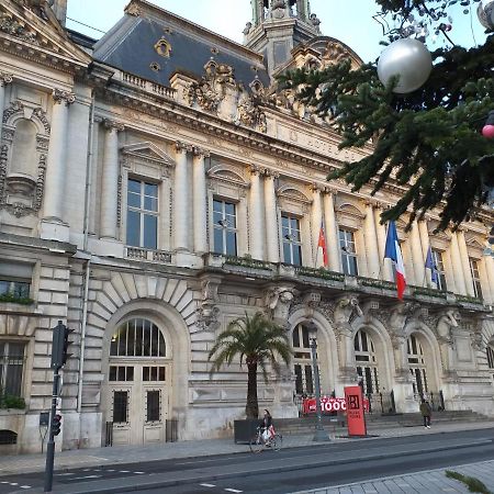 Appartement Au Calme, Avec Parc Prive, 50M Du Tram Tours Exterior photo